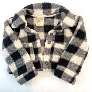 2T fuzzy button up jacket